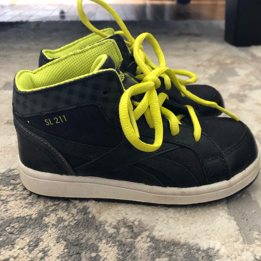 Reebok high tops size 10😎